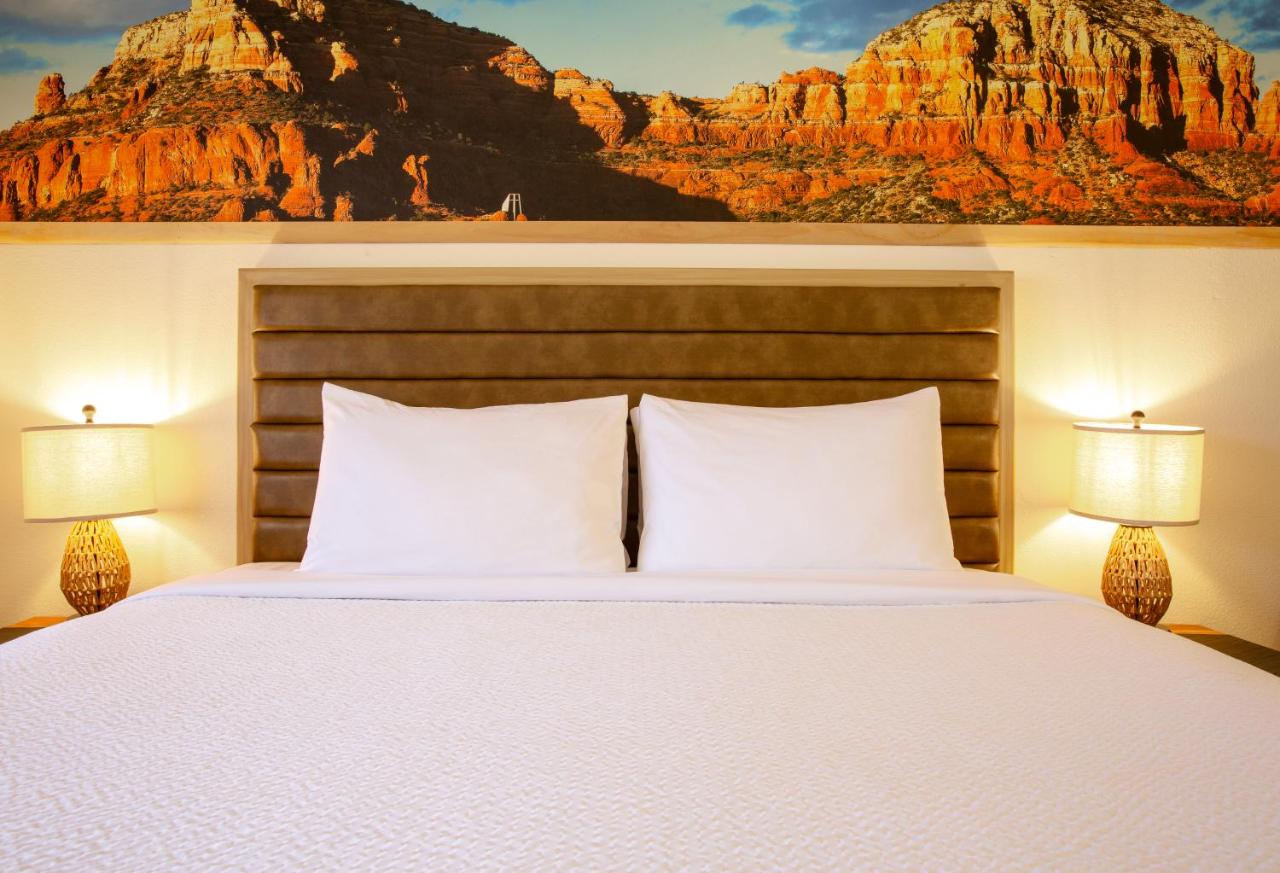King Room with Mountain View at GreenTree Inn Sedona
