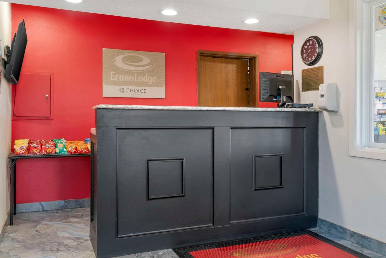 | Econo Lodge Traverse City