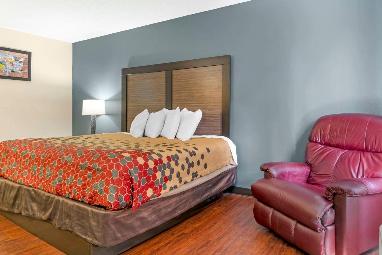 | Econo Lodge Traverse City