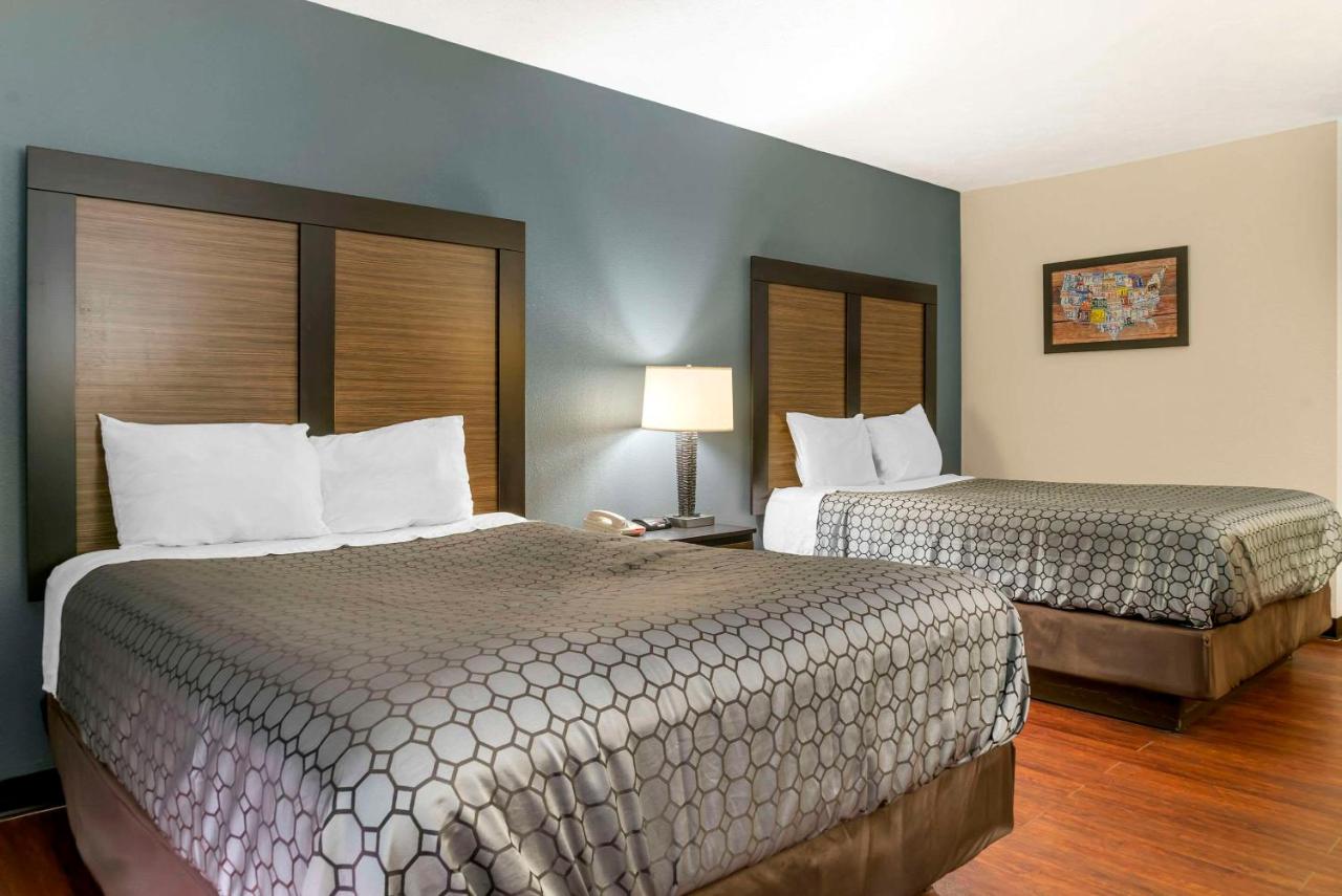| Econo Lodge Traverse City