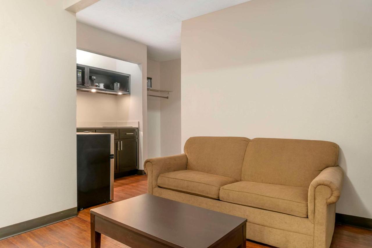 | Econo Lodge Traverse City