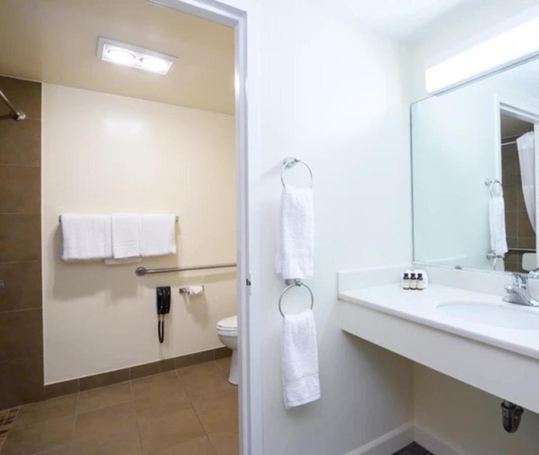 | Airtel Plaza Hotel