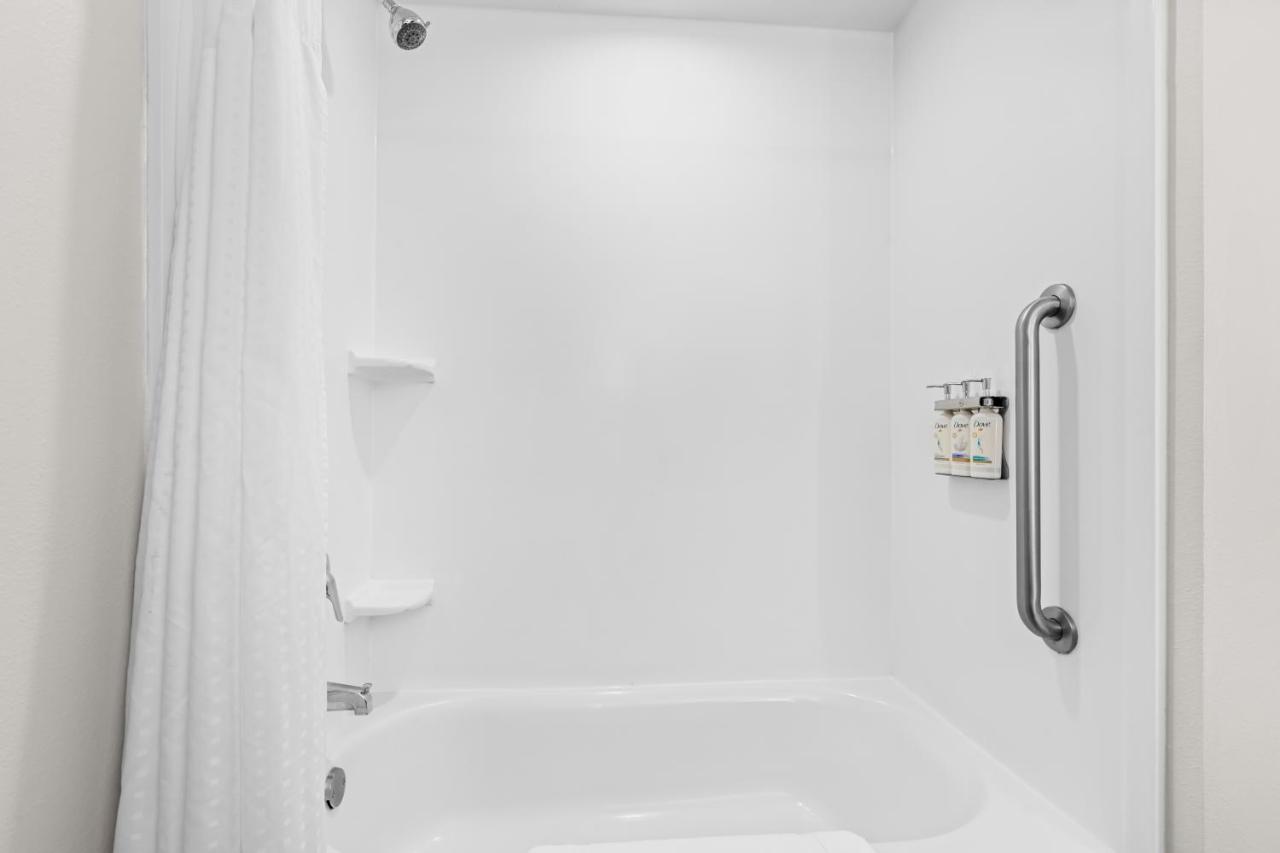 | Holiday Inn Express and Suites Savannah - Midtown, an IHG Hotel