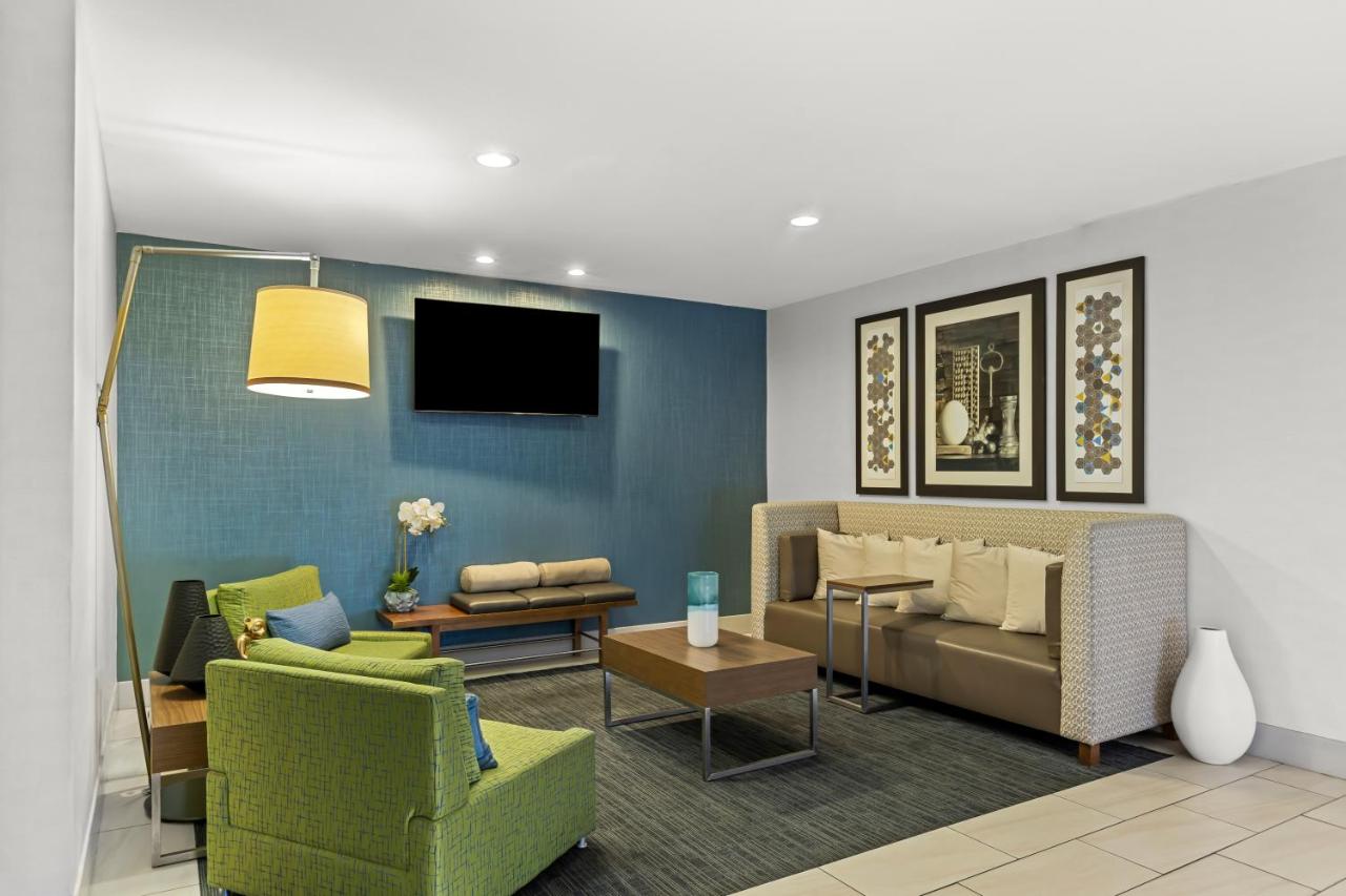 | Holiday Inn Express and Suites Savannah - Midtown, an IHG Hotel