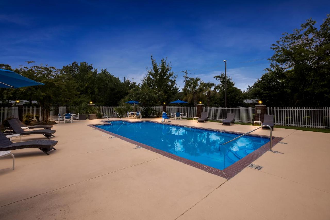 | Holiday Inn Express and Suites Savannah - Midtown, an IHG Hotel