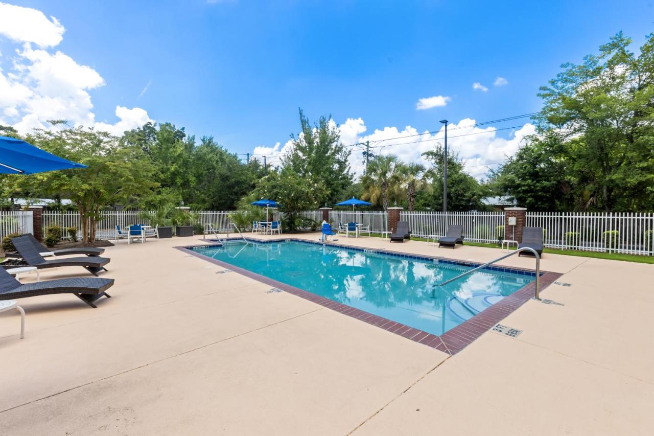 | Holiday Inn Express and Suites Savannah - Midtown, an IHG Hotel