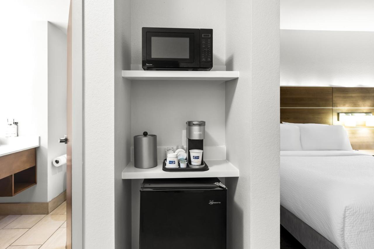 | Holiday Inn Express and Suites Savannah - Midtown, an IHG Hotel