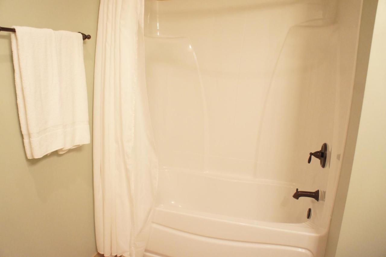 | Magnolia Creek Lodge