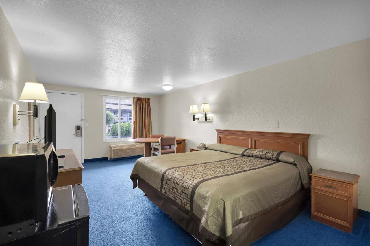  | Knights Inn Jacksonville at Dix Ellis Trail