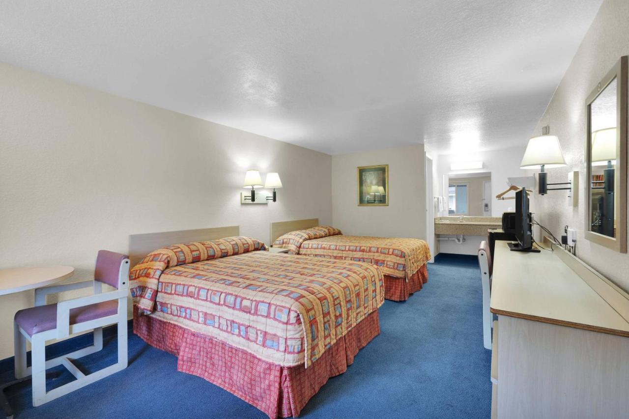  | Knights Inn Jacksonville at Dix Ellis Trail
