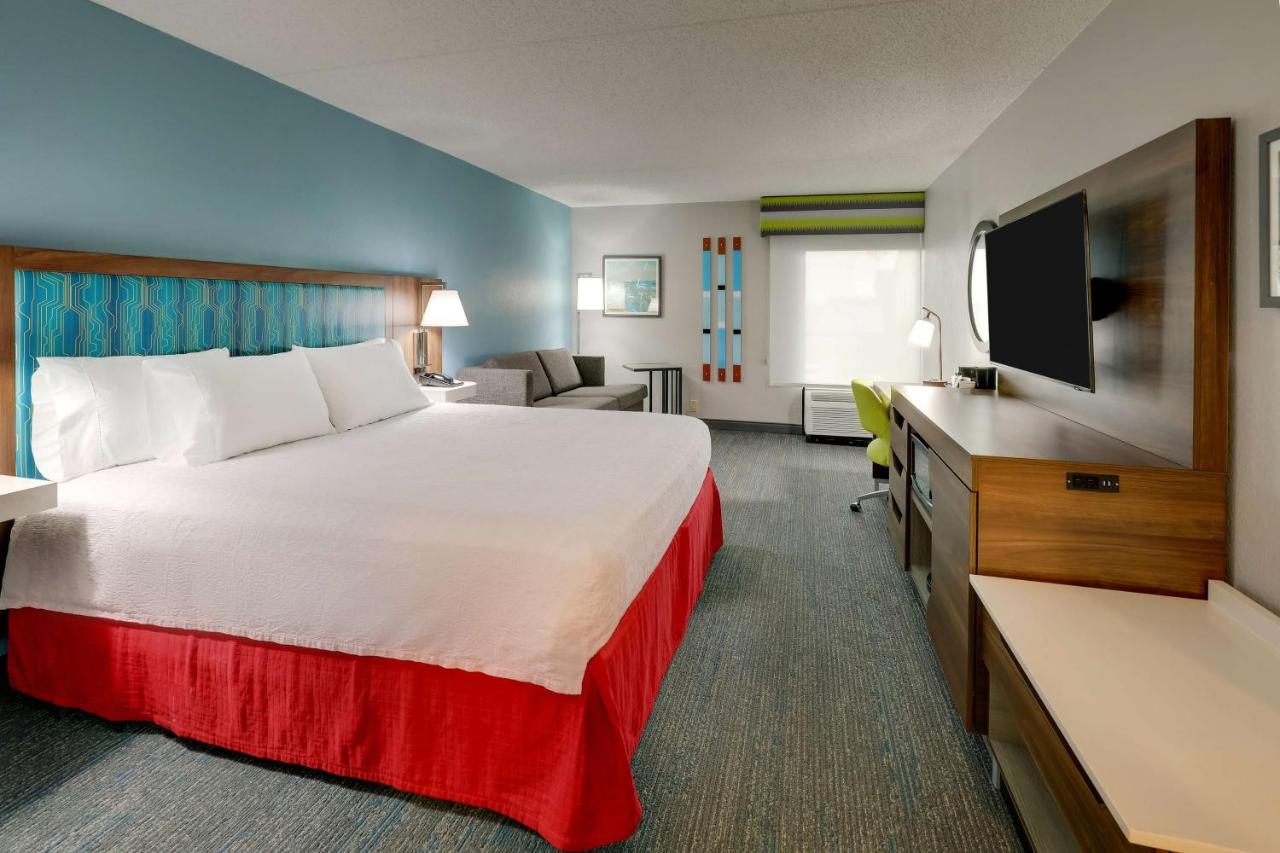 King Suite with Sofa Bed - Non-Smoking at Hampton Inn Lebanon