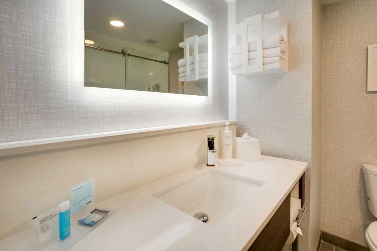 King Room at Hampton Inn Lebanon