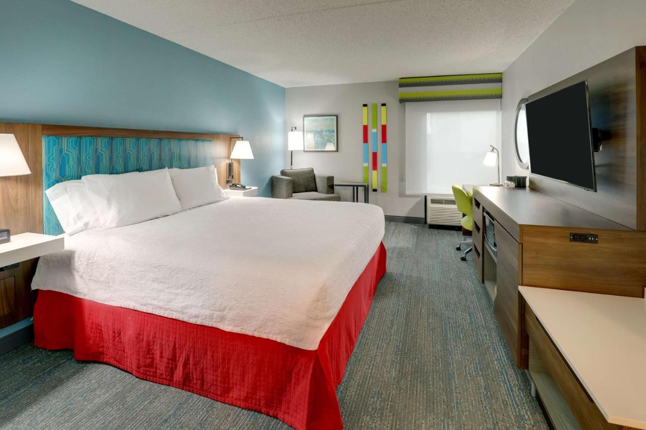 King Room at Hampton Inn Lebanon
