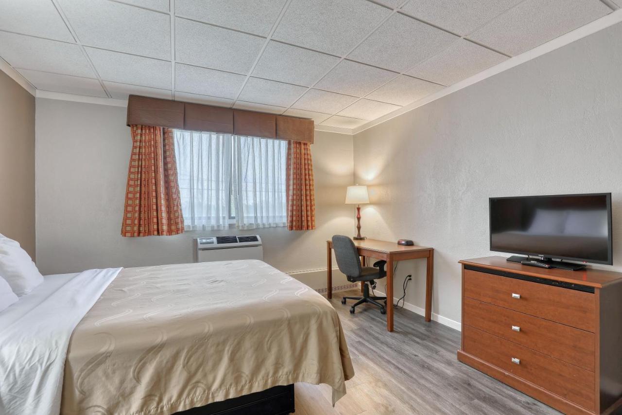 Superior Efficiency Queen Room - Non-Smoking at Quality Inn & Suites Green Bay Downtown
