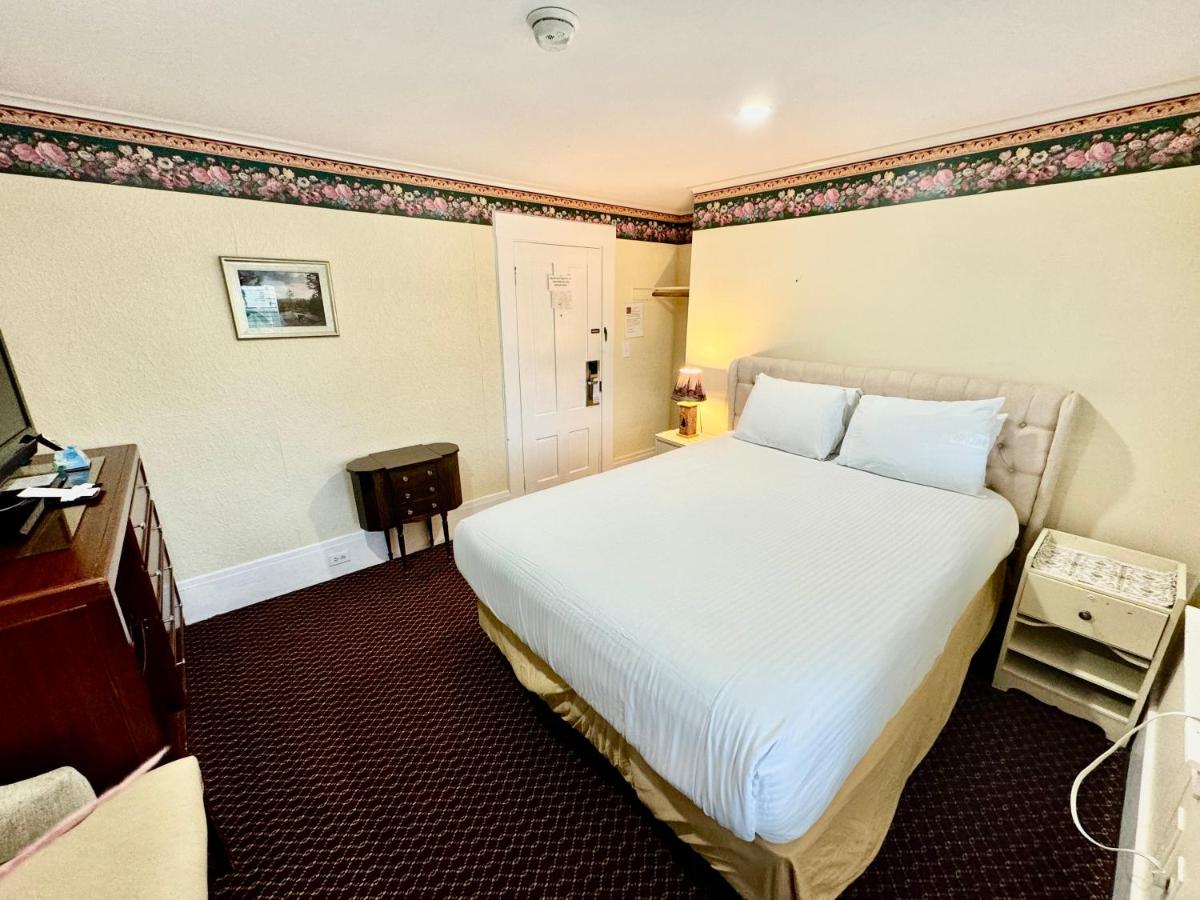 | Merrill Farm Inn