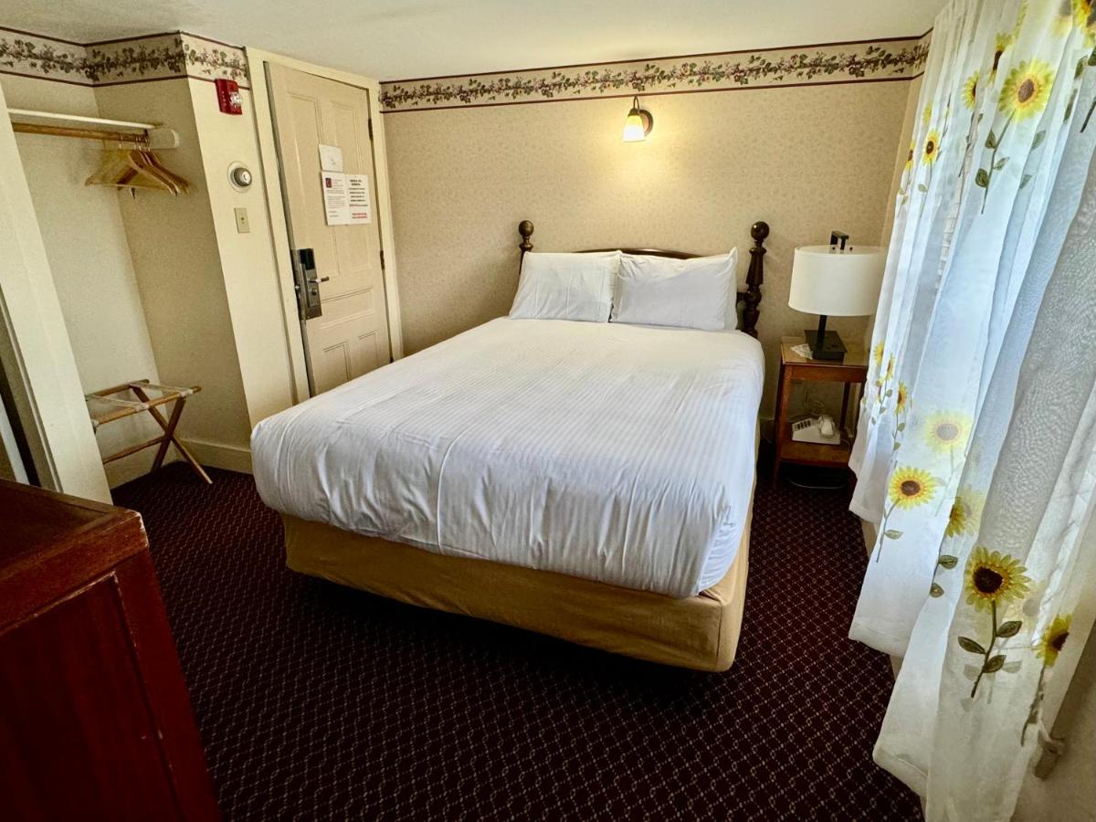 | Merrill Farm Inn