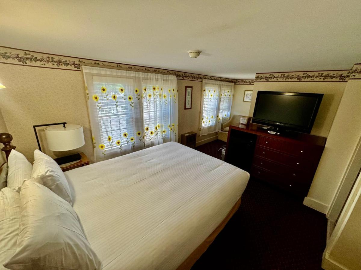 | Merrill Farm Inn