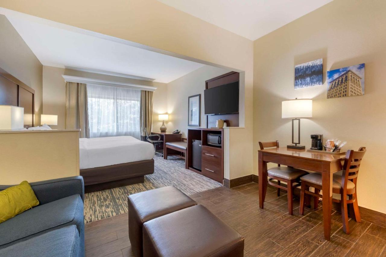King Suite - Non-Smoking at Comfort Suites Keeneland
