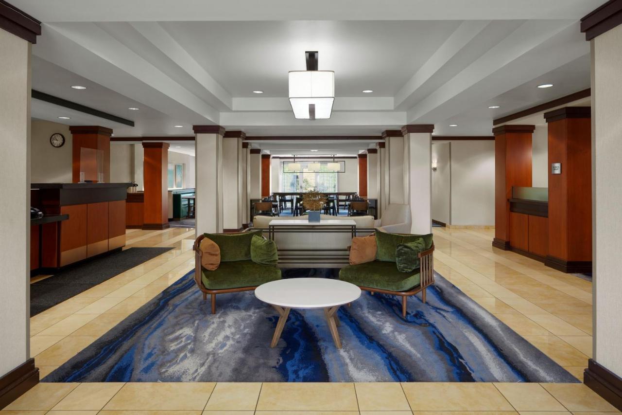 | Fairfield Inn & Suites Bedford