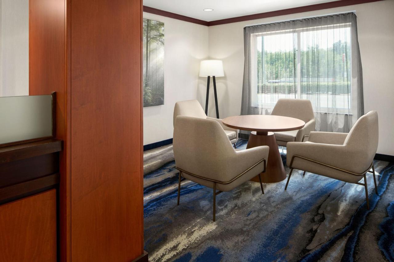 | Fairfield Inn & Suites Bedford