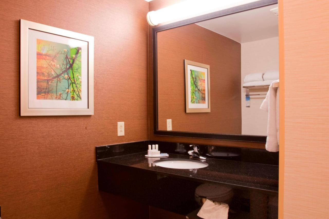 | Fairfield Inn & Suites Bedford