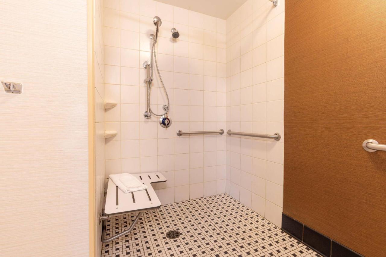 | Fairfield Inn & Suites Bedford