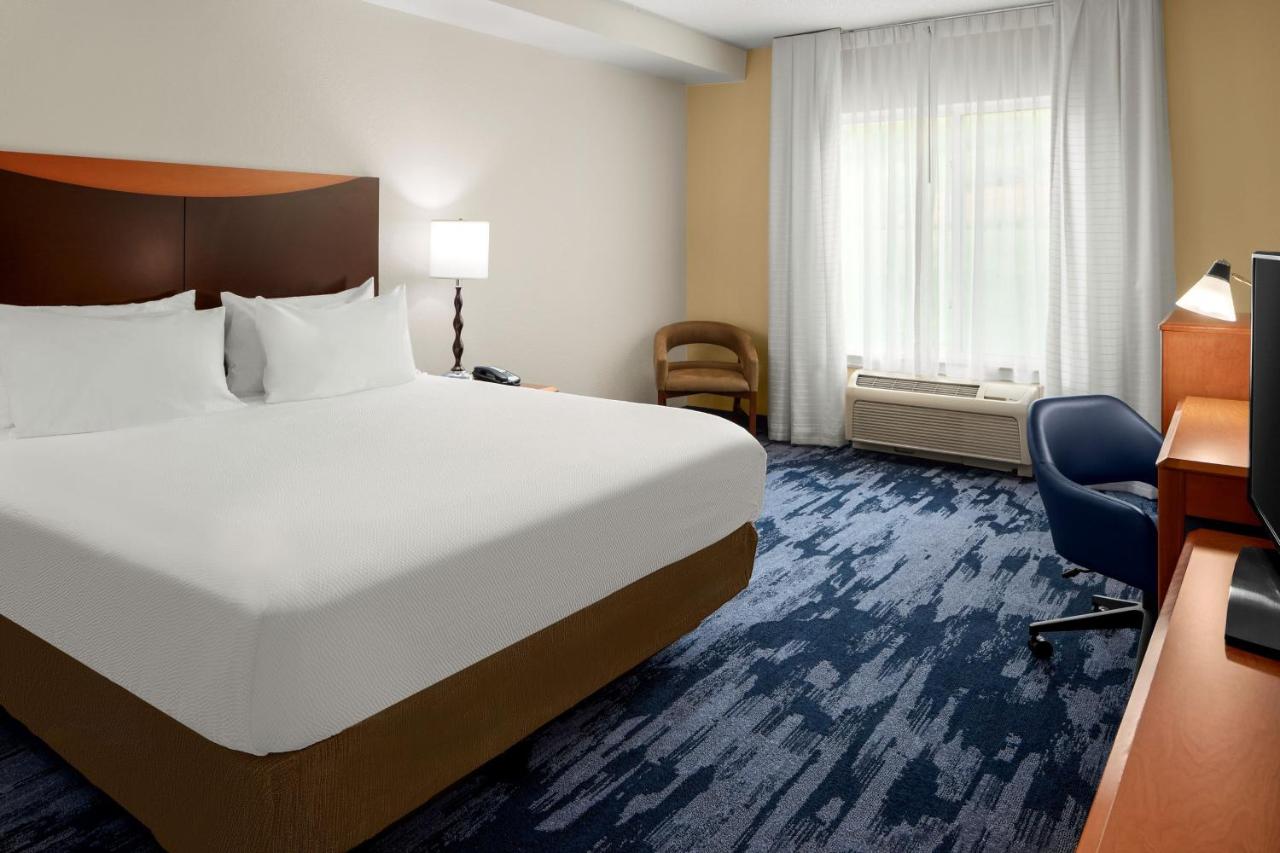 | Fairfield Inn & Suites Bedford
