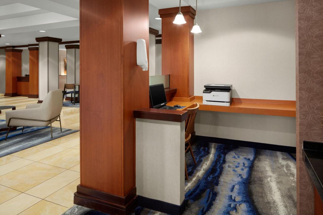 | Fairfield Inn & Suites Bedford
