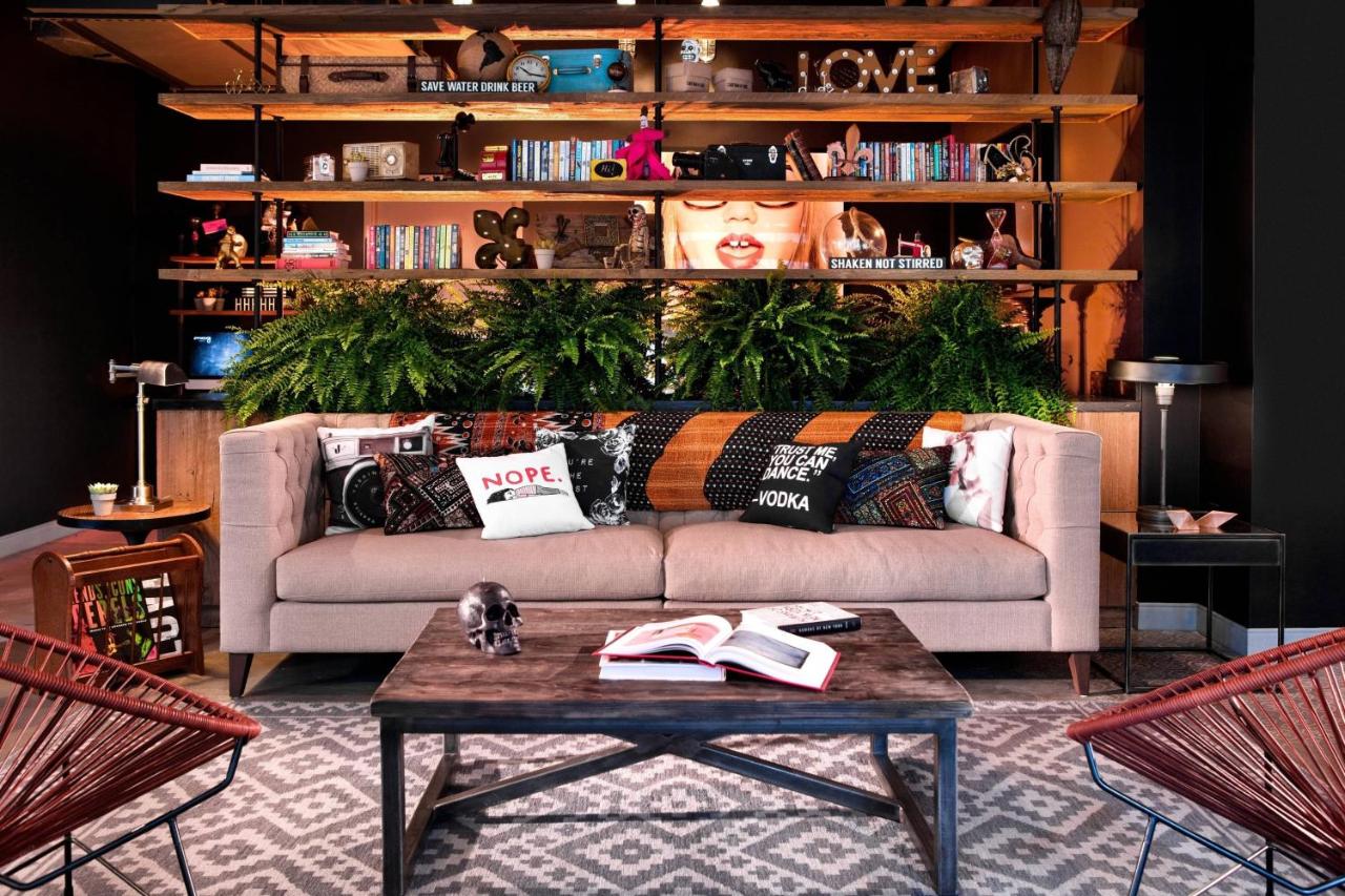 | MOXY New Orleans Downtown/French Quarter Area