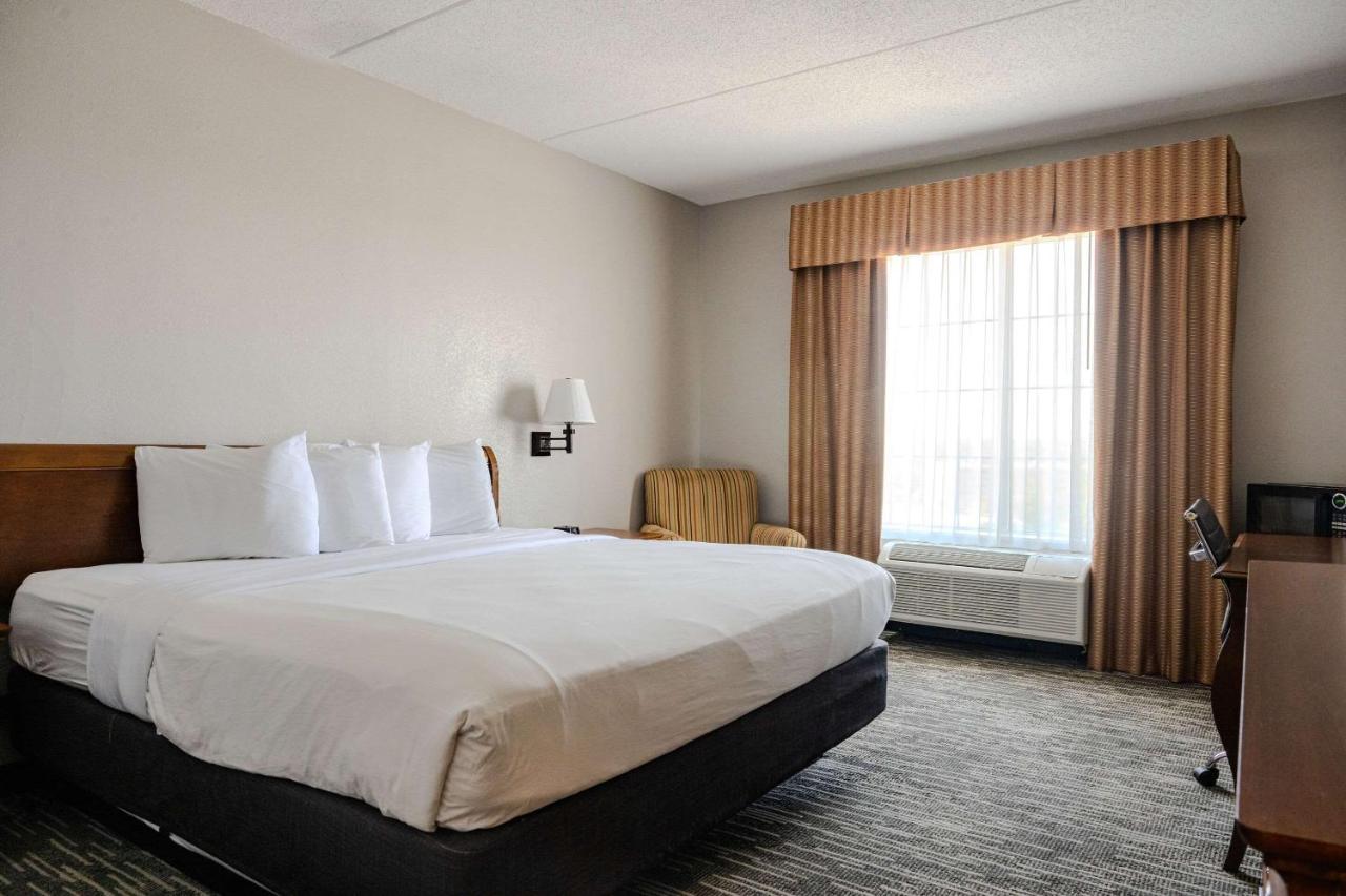 | Country Inn & Suites by Radisson, BWI Airport (Baltimore), MD