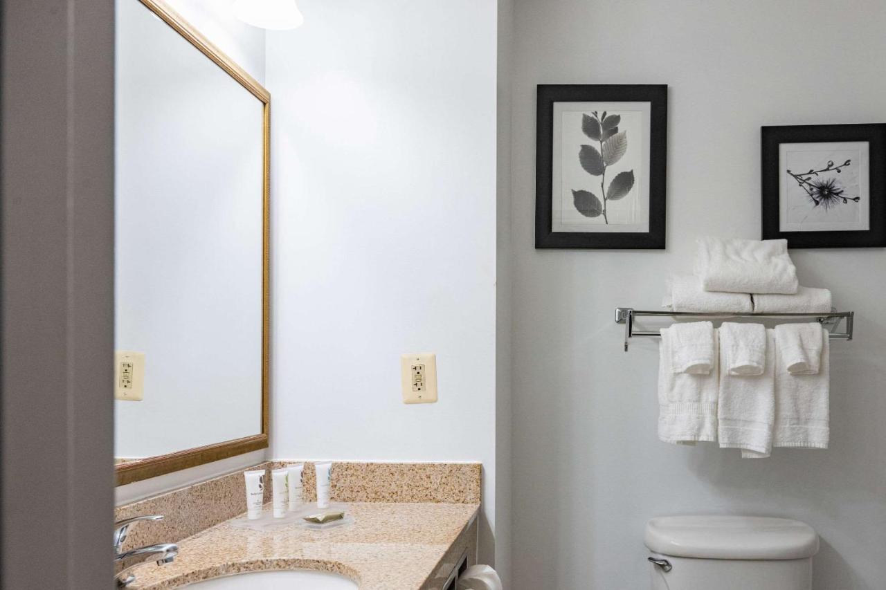 | Country Inn & Suites by Radisson, BWI Airport (Baltimore), MD