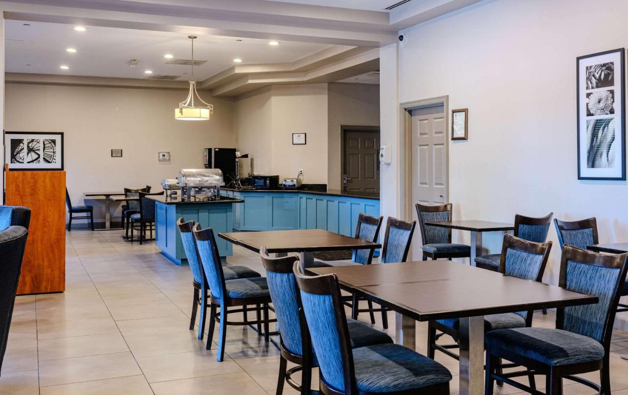 | Country Inn & Suites by Radisson, BWI Airport (Baltimore), MD