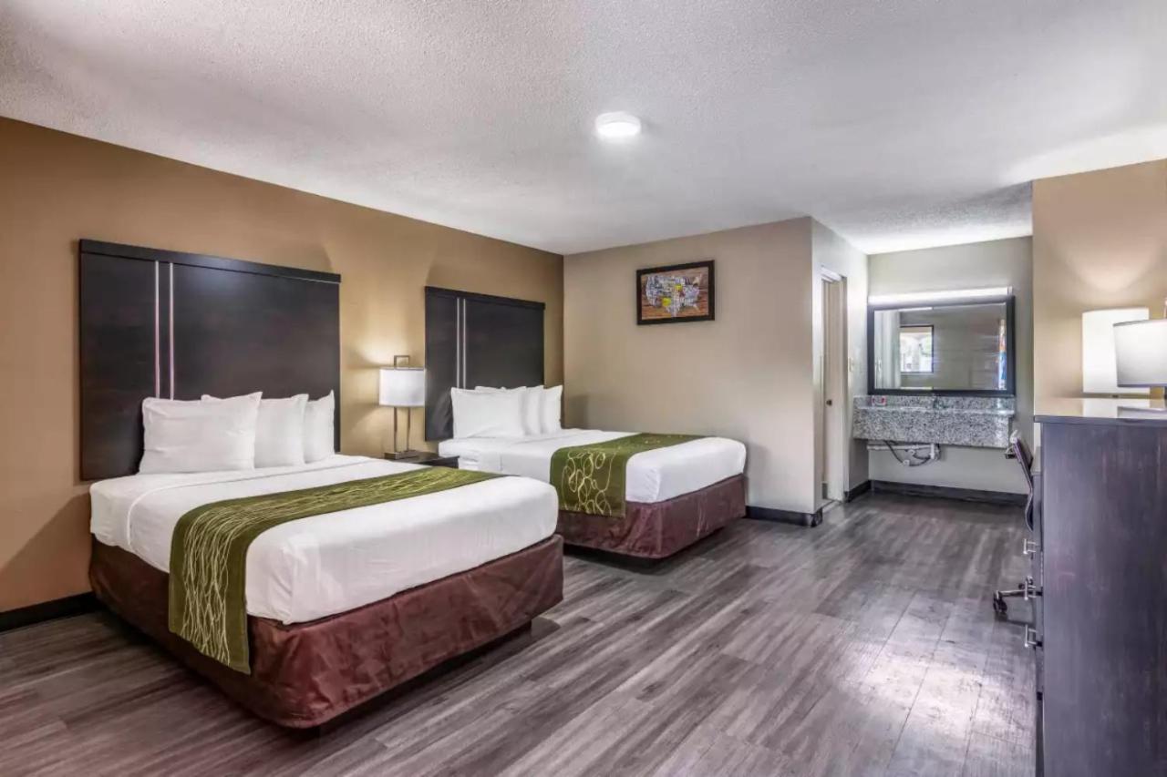 Double Room with Two Double Beds - Mobility Accessible/Non-Smoking at Americas Best Value Inn Opelika