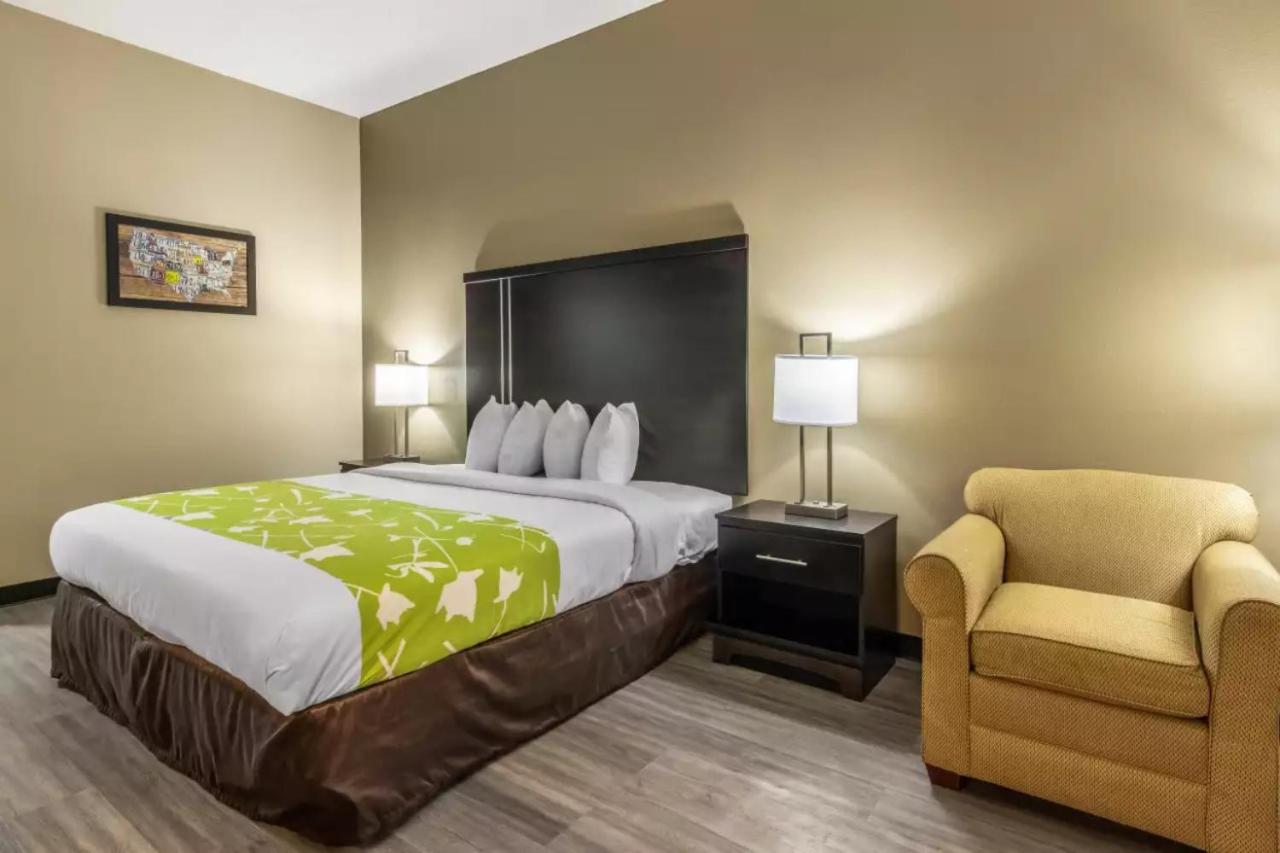 King Room - Non-Smoking/Mobility Accessible at Americas Best Value Inn Opelika