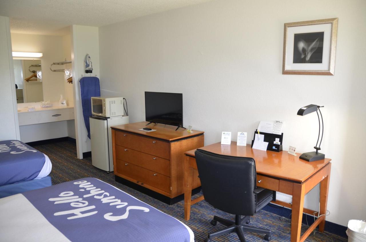 NDD1 Deluxe Double Room with Two Double Beds - Non-Smoking at Days Inn by Wyndham Luray Shenandoah