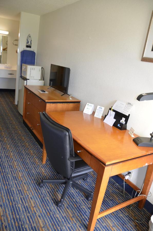 King Room - Non-Smoking at Days Inn by Wyndham Luray Shenandoah