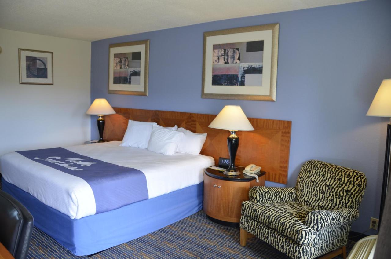 King Room - Non-Smoking at Days Inn by Wyndham Luray Shenandoah