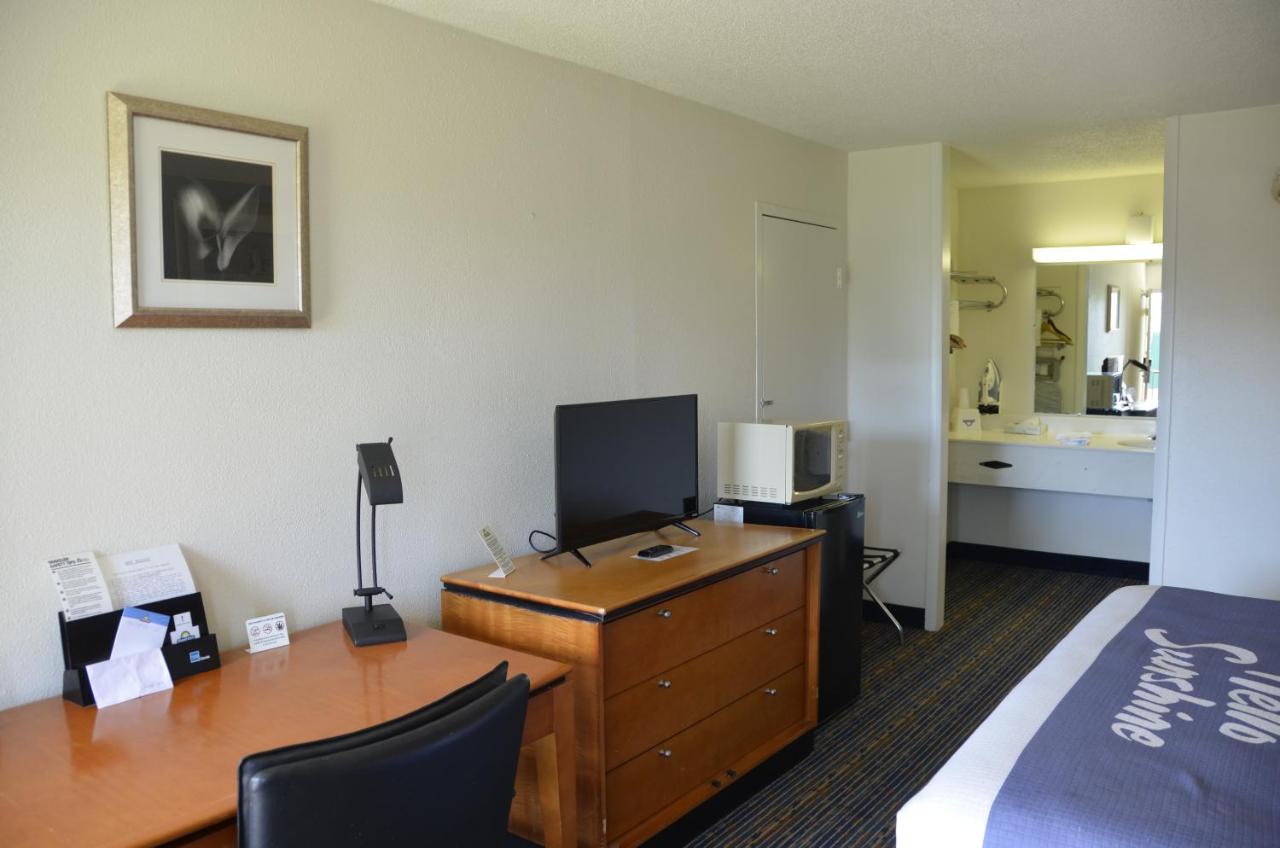 King Room - Non-Smoking at Days Inn by Wyndham Luray Shenandoah