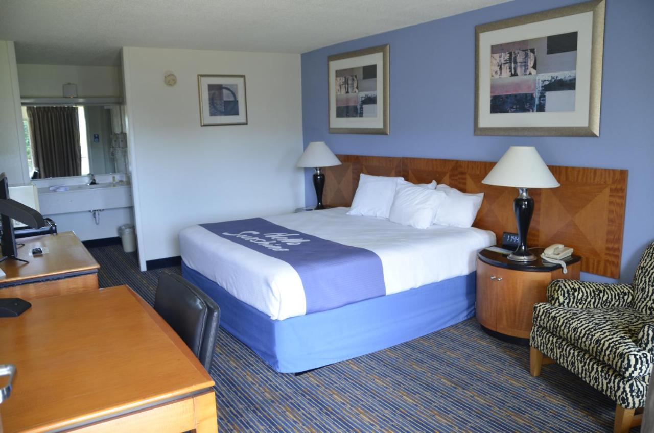 King Room - Non-Smoking at Days Inn by Wyndham Luray Shenandoah