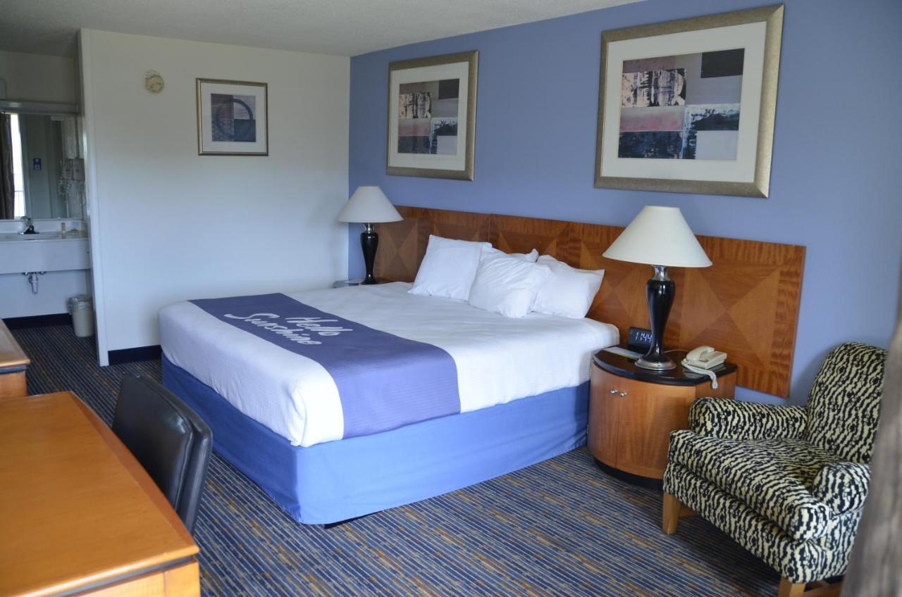 King Room - Non-Smoking at Days Inn by Wyndham Luray Shenandoah