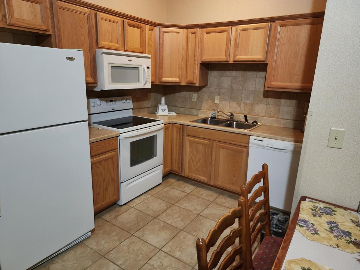 Deluxe Queen Suite - Non-Smoking at Days Inn by Wyndham Luray Shenandoah