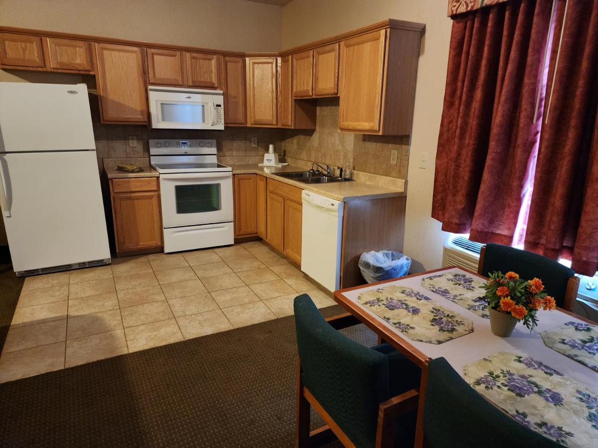 Deluxe King Suite - Non-Smoking at Days Inn by Wyndham Luray Shenandoah