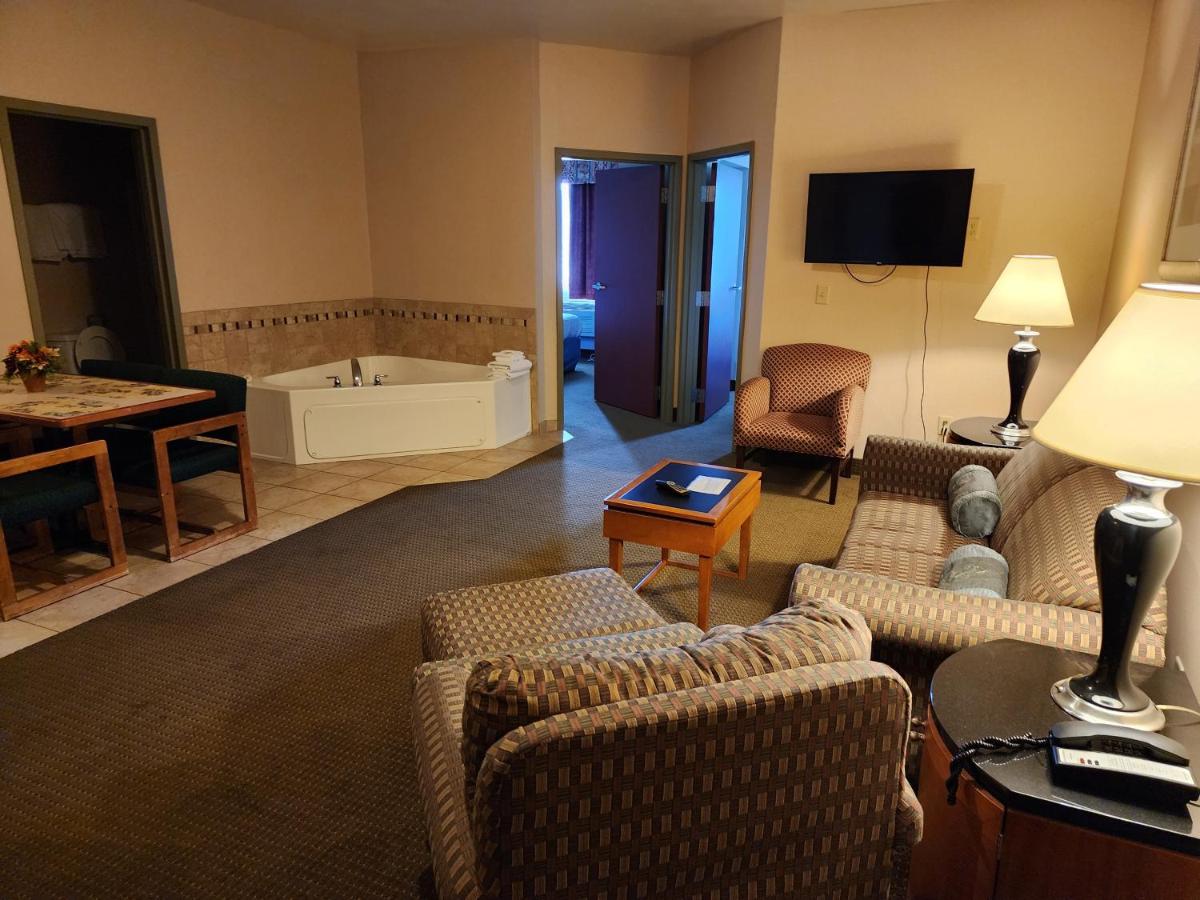 Executive King Suite - Non-Smoking at Days Inn by Wyndham Luray Shenandoah