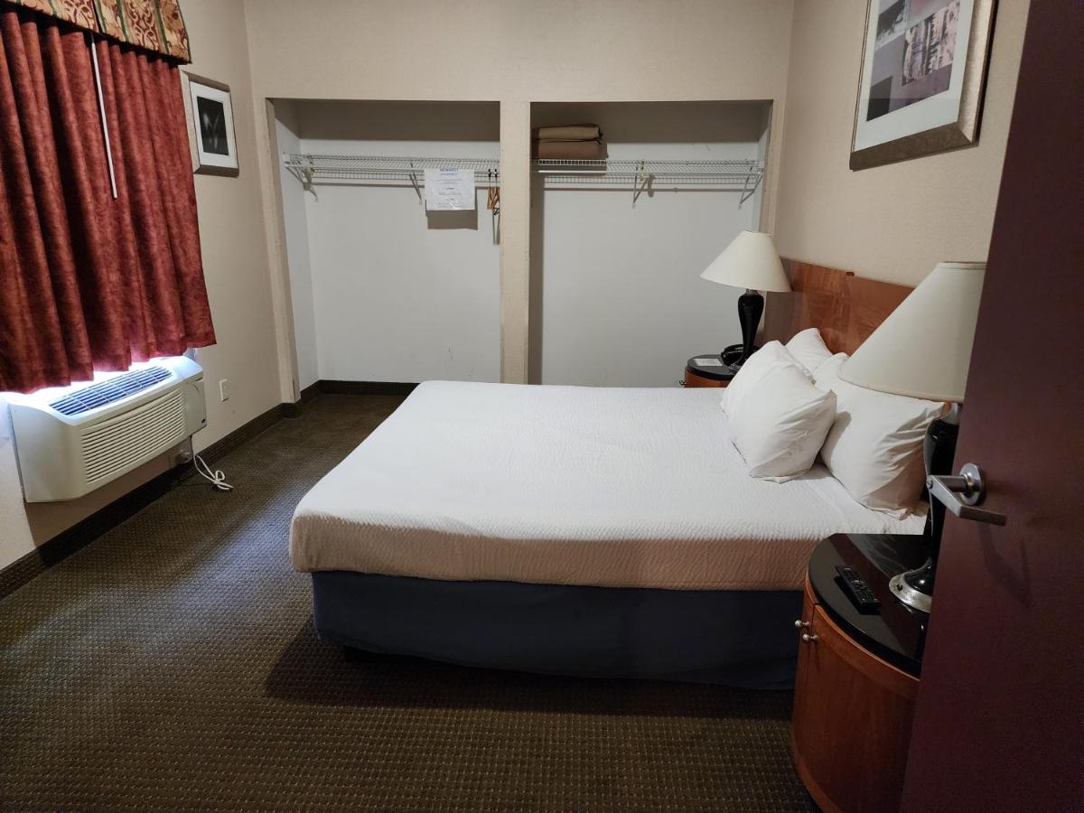 Deluxe King Suite - Non-Smoking at Days Inn by Wyndham Luray Shenandoah