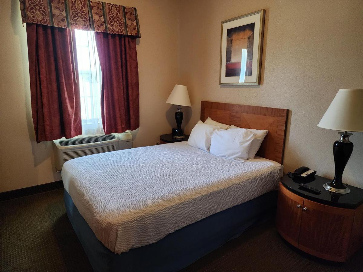 Executive King Suite - Non-Smoking at Days Inn by Wyndham Luray Shenandoah