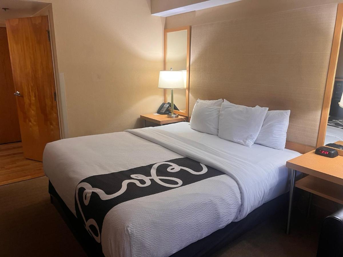 King Room - Mobility Access/Non-Smoking at La Quinta Inn & Suites by Wyndham West Palm Beach Airport