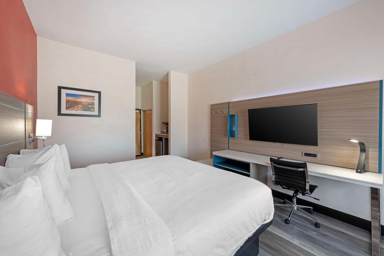 King Room - Non-Smoking at Best Western Plus Executive Residency Carlsbad Hotel