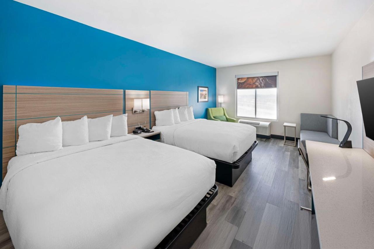 Queen Room with Two Queen Beds with Kitchen at Best Western Plus Executive Residency Carlsbad Hotel