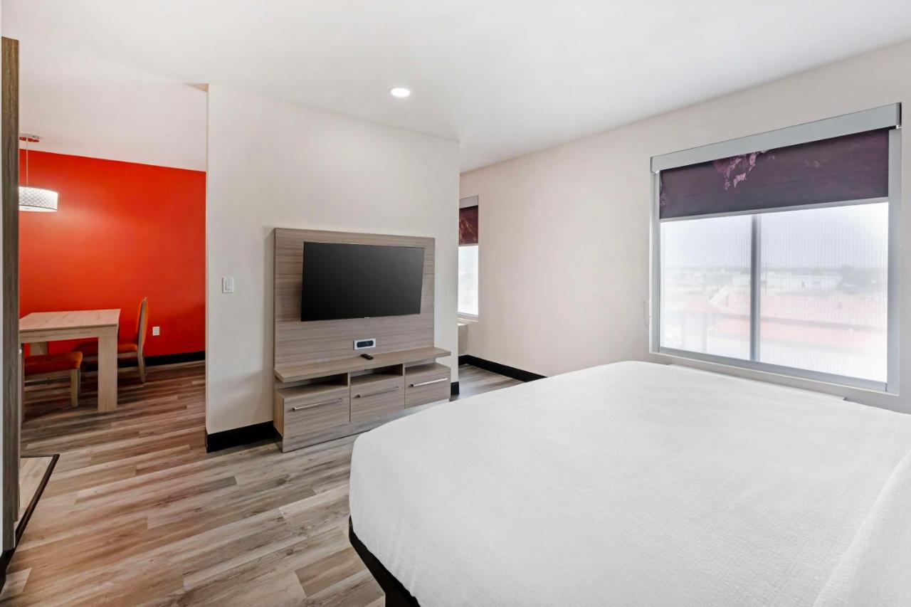 King Suite with Sofa Bed - Non-Smoking at Best Western Plus Executive Residency Carlsbad Hotel