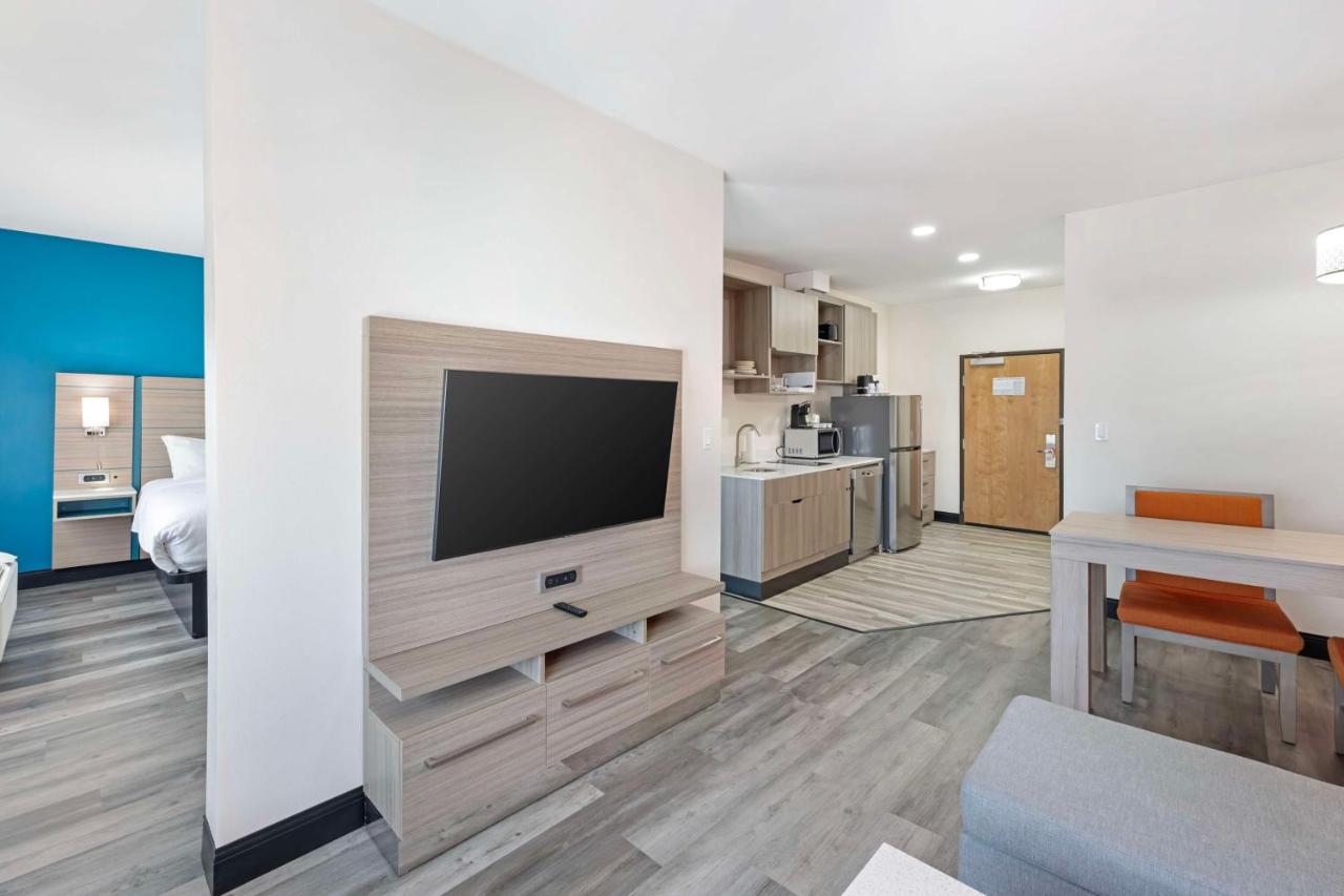 King Suite with Sofa Bed - Non-Smoking at Best Western Plus Executive Residency Carlsbad Hotel